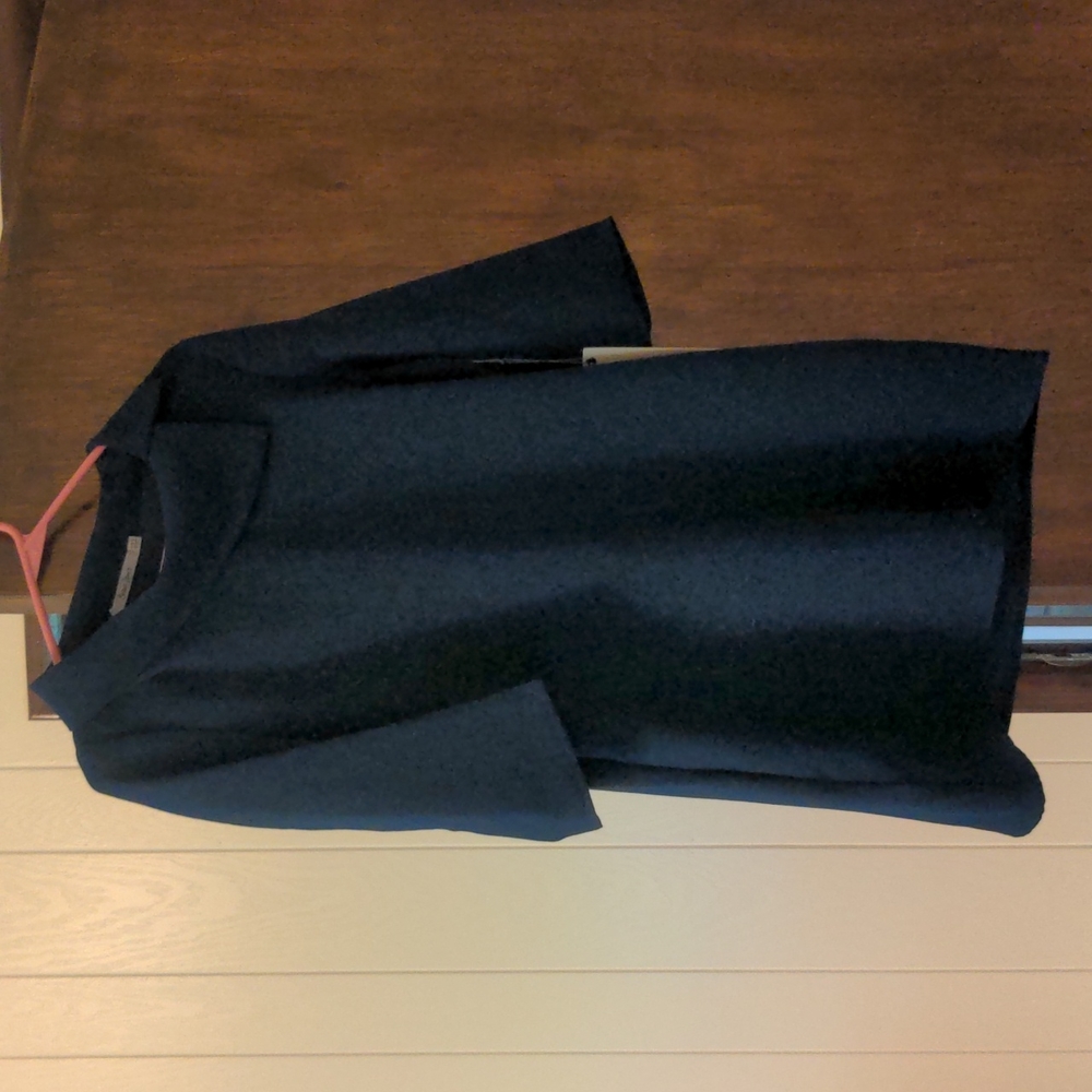 Women's navy blue top